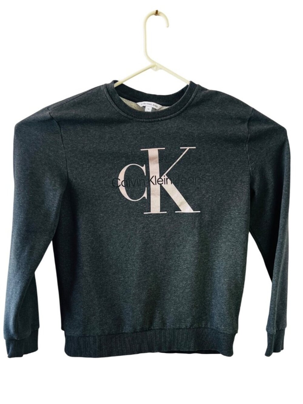 Calvin Klein logo sweatshirt, Ladies Large, comfy, thick, warm,casual